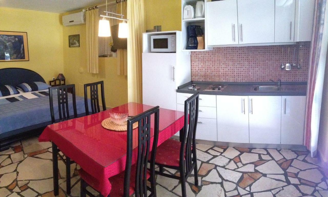 Haus Sonja Apartment Podgora Bagian luar foto